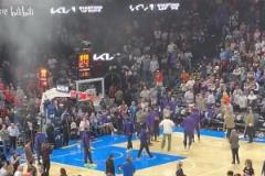 杜蘭特在雷霆主場被這樣漫天噓聲對待，應(yīng)該不會回雷霆的吧？