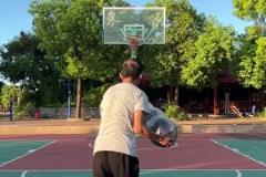 隊友紛紛送上祝賀，實拍：中國球員塞爾吉尼奧打進入籍后首球