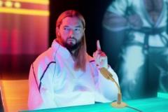 這羅哥又是買球隊(duì)，又是拍電影，又是游戲，不得了不得了