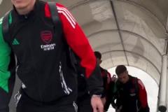 槍手全隊(duì)抵達(dá)伯納烏完成賽前踩場(chǎng)，皇馬vs阿森納大戰(zhàn)一觸即發(fā)