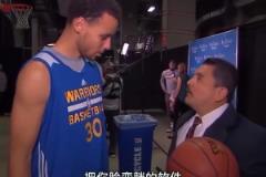 庫(kù)里：這家伙也太無聊了！想抱我就直說唄！