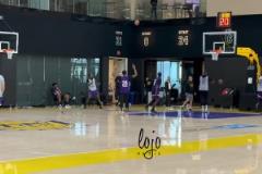 發(fā)帶077限時返場！湖人隊內(nèi)訓(xùn)練東契奇戴發(fā)帶現(xiàn)身