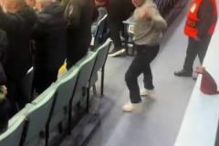 可惜今晚沒奇跡！維拉讓2追3險些完成逆轉(zhuǎn)，球迷在進第3球后沸騰