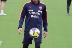 看看日本前國腳乾貴士的顛球！這節(jié)奏太舒服了