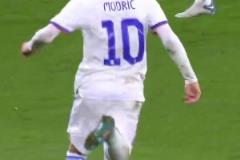 今晚，他能帶領(lǐng)球隊(duì)創(chuàng)造又一個(gè)伯納烏奇跡嗎？