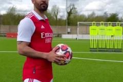 真沒(méi)那么難！國(guó)外博主教學(xué)如何輕松罰出賴(lài)斯任意球