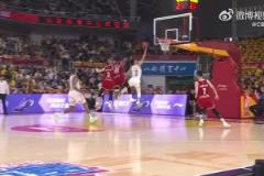 這身體天賦！迪亞洛連續(xù)釘板大帽 展現(xiàn)恐怖彈跳的視覺(jué)沖擊