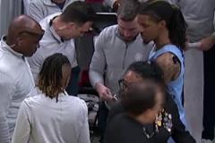 這吃的啥？莫蘭特受傷后意思在場(chǎng)邊吃藥