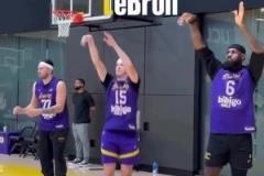 從解散吧到揚帆起航！媒體人大史一個賽季對快船態(tài)度的轉(zhuǎn)變~