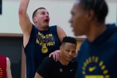 這胖子太搞了！約基奇隔扣威少失敗 手都沒碰到筐