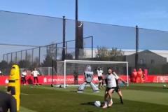 哪個(gè)更激情？四個(gè)國(guó)家解說：賴斯戰(zhàn)皇馬滿分任意球！