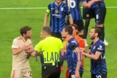 阿切爾比在穆勒面前滑跪慶祝嘲諷，兩人發(fā)生口角