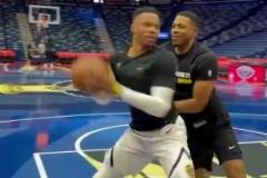 即將對(duì)戰(zhàn)前東家快船！威少開(kāi)始加強(qiáng)低位跳投訓(xùn)練