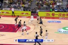 聞名不如一見！詹姆斯從酒店上大巴，圍觀人都喊瘋了