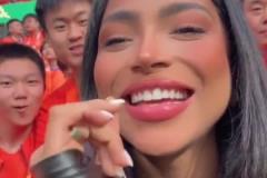 哈哈！克雷桑女友現(xiàn)場(chǎng)觀戰(zhàn)京魯大戰(zhàn)