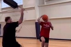 妳也挺牛??！小姐姐展示歐文的6種拉桿上籃