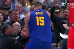 阿德巴約此前：約基奇從來不假摔，刻意去要犯規(guī)