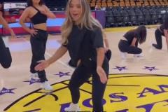 湖人啦啦隊賽前模仿湖人球員動作 誰的更像？