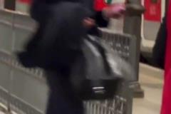 國米遭讀秒絕殺！賽后全隊(duì)乘火車返回米蘭，球員們一臉疲憊