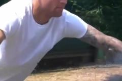 勞塔羅這烤肉技術(shù)不錯(cuò)啊，平常沒(méi)事就給梅西烤串兒是吧