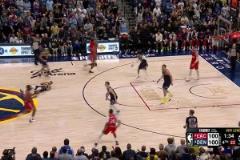 鮑威爾這個(gè)三分也相當(dāng)關(guān)鍵！把握住掘金失誤的機(jī)會(huì)，迎射約基奇！