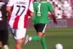 活久見！精神錯亂？少打一人門將后場帶球送禮！