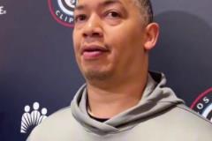 走錯(cuò)片場了？看到那顆球發(fā)出來會不會下意識用手接呢