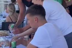 這下老鄉(xiāng)之間要分出勝負了！名場面：約基奇博格丹一起喝酒！