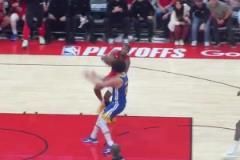 上一場(chǎng)憋壞了！杰倫-格林超級(jí)滑翔暴扣，落地后宣泄怒吼！