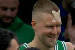 耐殺也不能這樣??！比塔澤鐵肘重擊波津額頭 后者貼上可愛OK繃