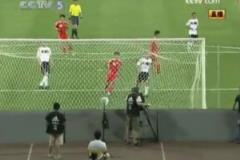 22歲蒿俊閔戲耍德國后衛(wèi)破門！09年高洪波首秀國足1-1戰(zhàn)平德國！