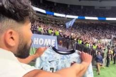 男子拿C羅球衣挑釁梅西！梅西回應(yīng)：去阿拉伯看他，去那里看他