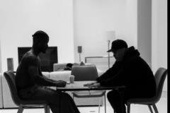 巴特勒更新個人社媒！曬出坐著打牌的照片！