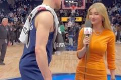 短裙腿精在線撩爆全場(chǎng)，這腿長(zhǎng)美到犯規(guī)看看周玲安今日vlog