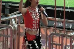 漂亮女孩子做領(lǐng)隊(duì)太養(yǎng)眼！這妹兒上次來(lái)我這，咱就訂婚了