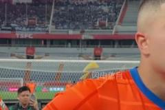 面對球迷不離不棄，克雷桑、瓦科、王大雷等泰山隊員眼眶濕潤