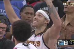 董路：裁判轉(zhuǎn)換速度都比皇馬中前場(chǎng)幾個(gè)大爺快，這回防速度無(wú)語(yǔ)了