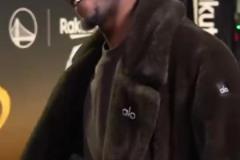 心情不錯(cuò)！巴特勒因傷缺陣G3 賽前入場依然滿臉笑容