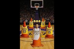 防不動(dòng)了！美媒惡搞：第四節(jié)愛(ài)德華茲眼里的湖人隊(duì)