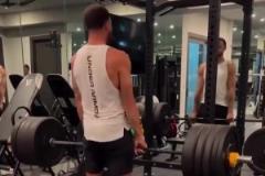 健過身的說說庫里這波硬拉什么水平