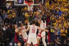 防守大閘！卡魯索：G3半場落后26分，我在更衣室里鼓勵隊友們！