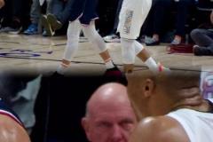 威少強(qiáng)打博格丹2+1搖娃娃慶祝 一旁的鮑爾默眼神想刀人