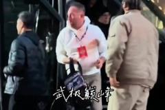 太會(huì)節(jié)約了，庫(kù)里這座駕拉的人就是多呀！