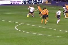 加餐？登貝萊開場4分鐘閃擊+傷退，賽后上大巴拿了一串葡萄