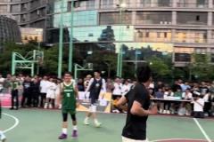 云南滑翔機(jī)矣進(jìn)宏現(xiàn)身野球場 各種滑翔劈扣??！