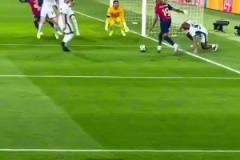 ?。?？什琴斯尼向國米教練解釋了他為何未能阻止鄧弗里斯