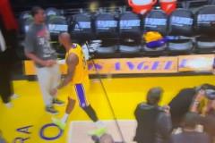 老漢真盡力了！老詹賽后離場(chǎng)時(shí)，這背影稍顯落寞