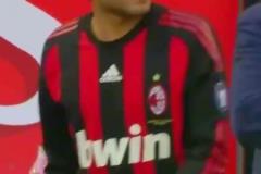 小烏龜比尤德斯補(bǔ)時(shí)替換貝克漢姆上場(chǎng)，米蘭首秀未觸球便告結(jié)束