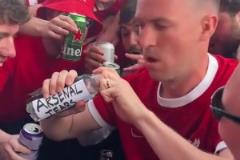 外網(wǎng)動畫惡搞：斯洛特和薩拉赫冠軍游行，曼城和阿森納被嘲諷！