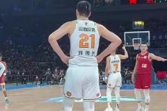 北京球迷對劉傳興高喊：“還我凡博！”、“曾凡博好樣的！”